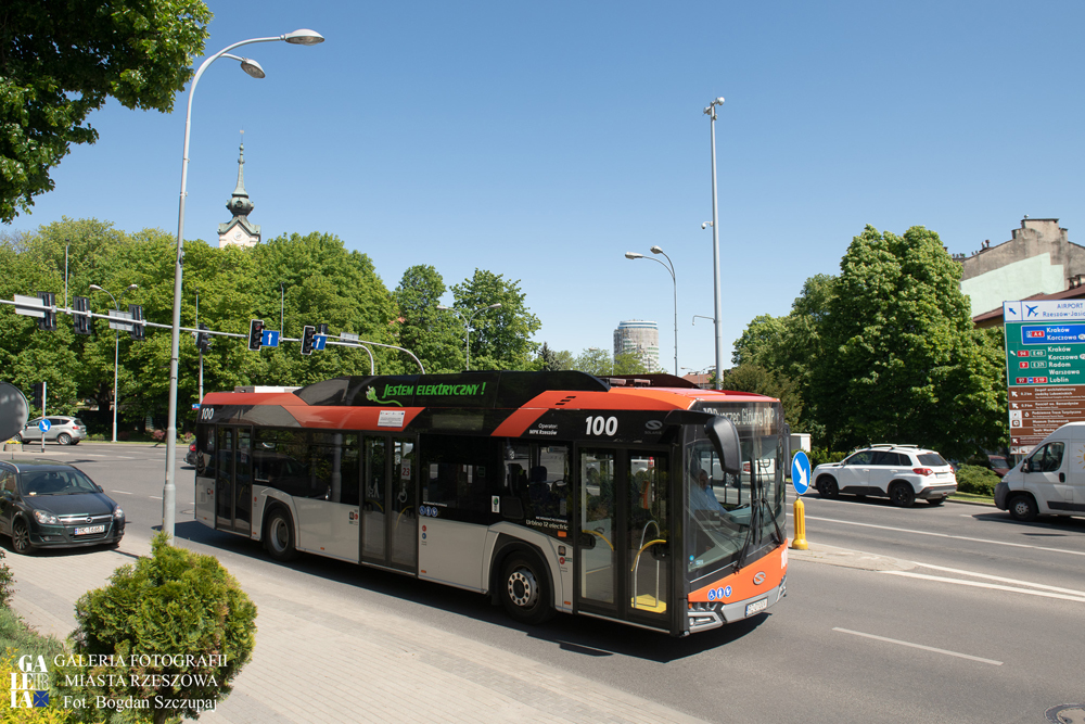 Autobus elektryczny komunikacji miejskiej